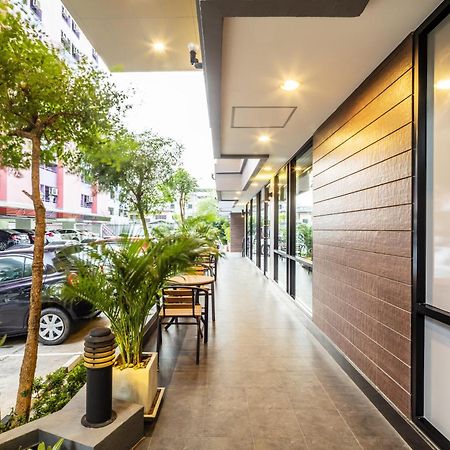 Aliz Hotel Nonthaburi Exterior foto